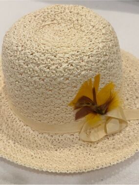 Women's Cream Woven Straw Sun Hat with Yellow Feather Trim